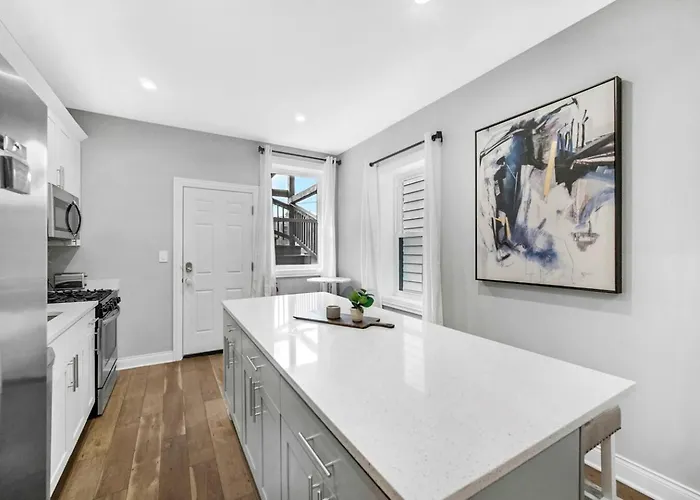 Spacious Haven 8-min To Chicago Sleeps 10 * Forest Park