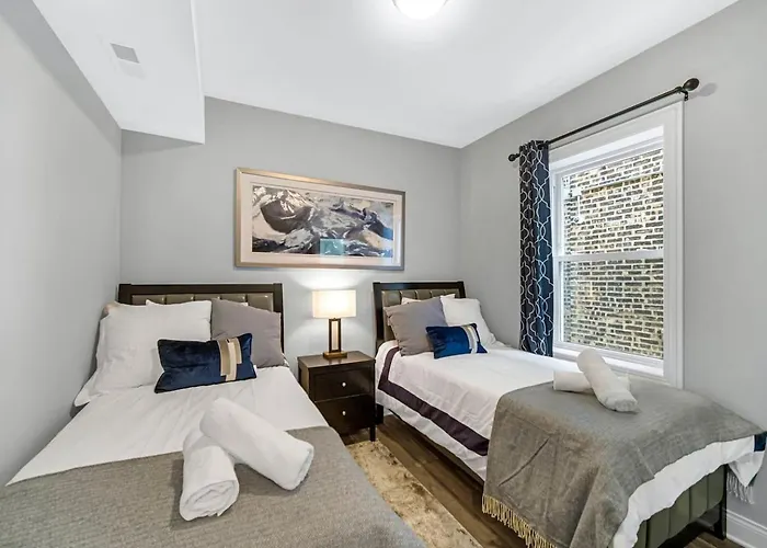 Ferienhaus Spacious Haven 8-min To Chicago Sleeps 10