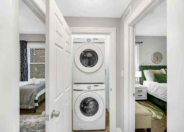 Spacious Haven 8-min To Chicago Sleeps 10 Ferienhaus