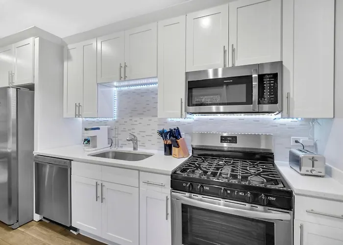 Spacious Haven 8-min To Chicago Sleeps 10