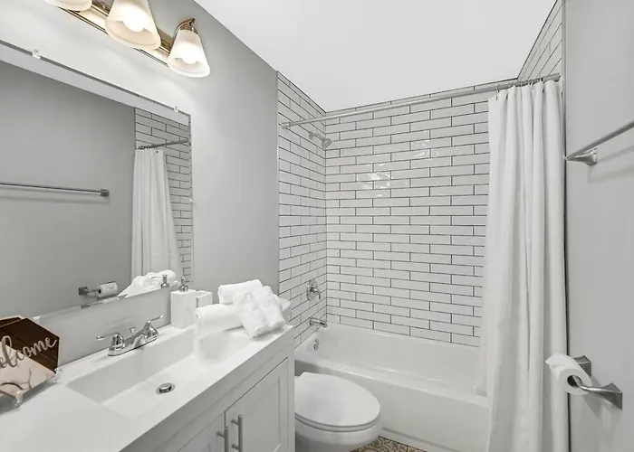 Spacious Haven 8-min To Chicago Sleeps 10 Ferienhaus *