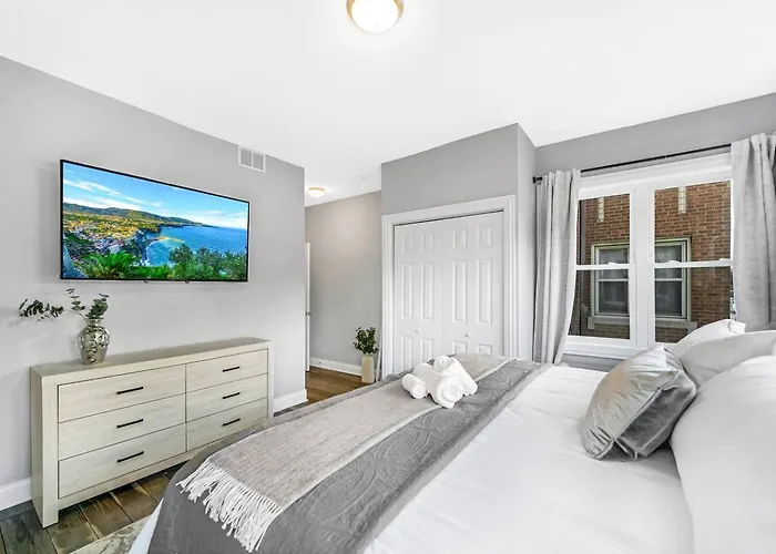 Spacious Haven 8-min To Chicago Sleeps 10